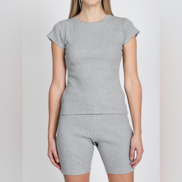 (#154)BRUNETTE THE LABEL Ribbed Fitted Tee - Picture 1 of 5